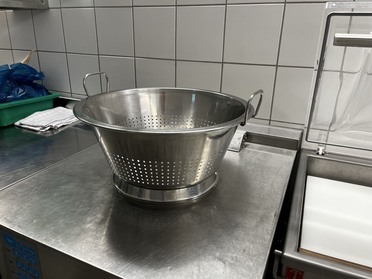 Elettrodomestici da cucina: Gastro Abtropf Sieb 44 cm Durchmesser  – Usato da Dittingen venduto da Cervolino77 2