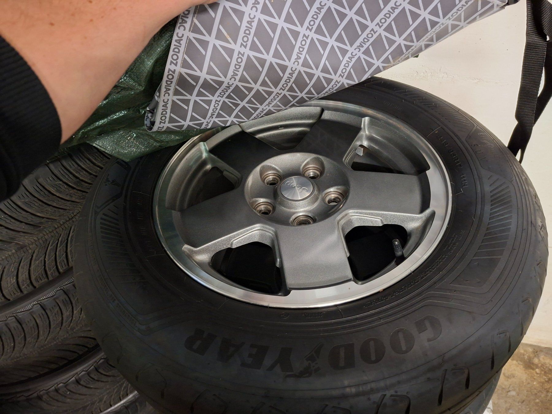 Jeep Automobili: Jeep Commander 4.7 – Usato da Oberbalm venduto da Turbokawa810 9