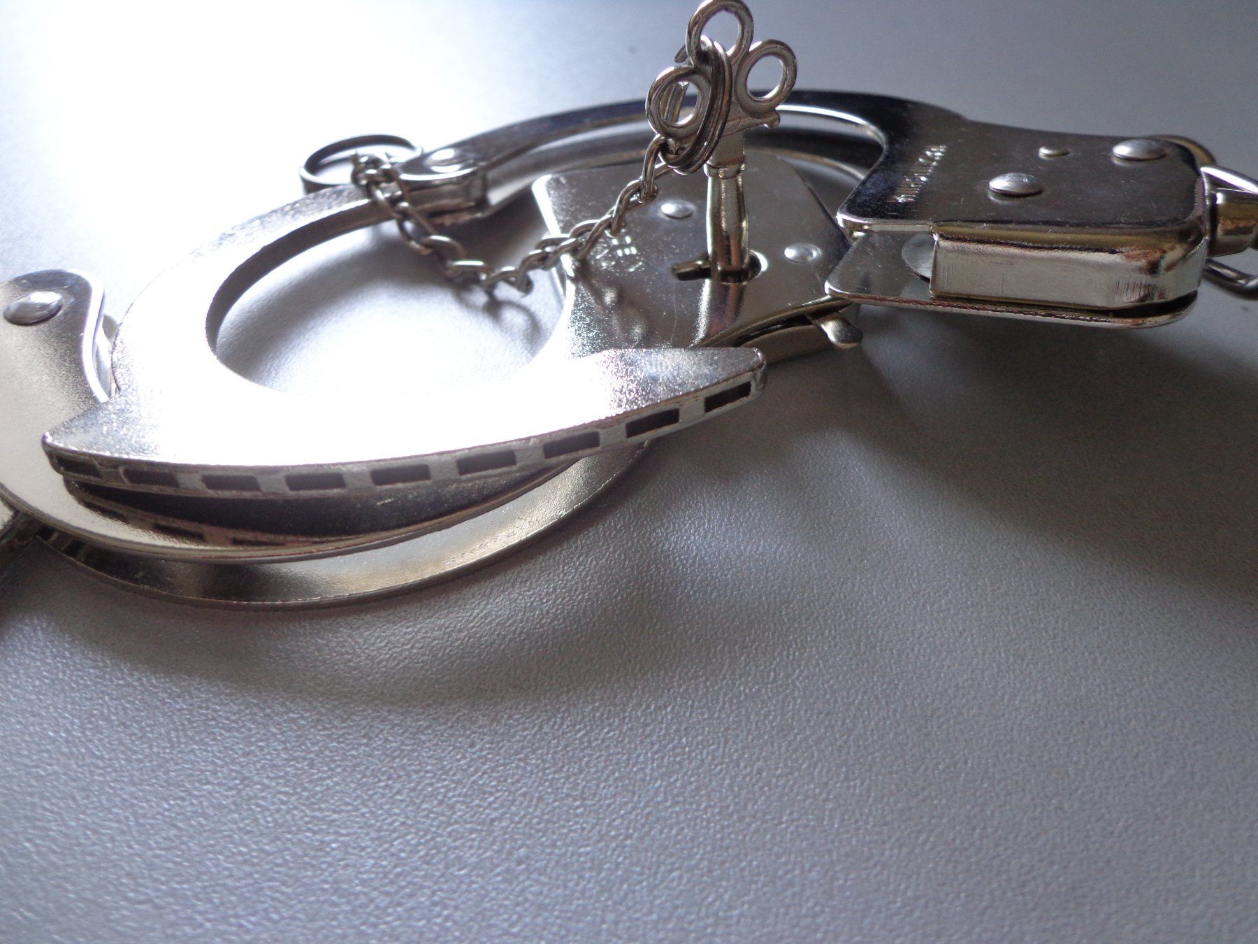 Sonstiges für Firmenanlässe & Parties: Handschellen neu, Metall mit Schlüssel – Neu (gemäss Beschreibung) aus Hinterkappelen von Roku5 6