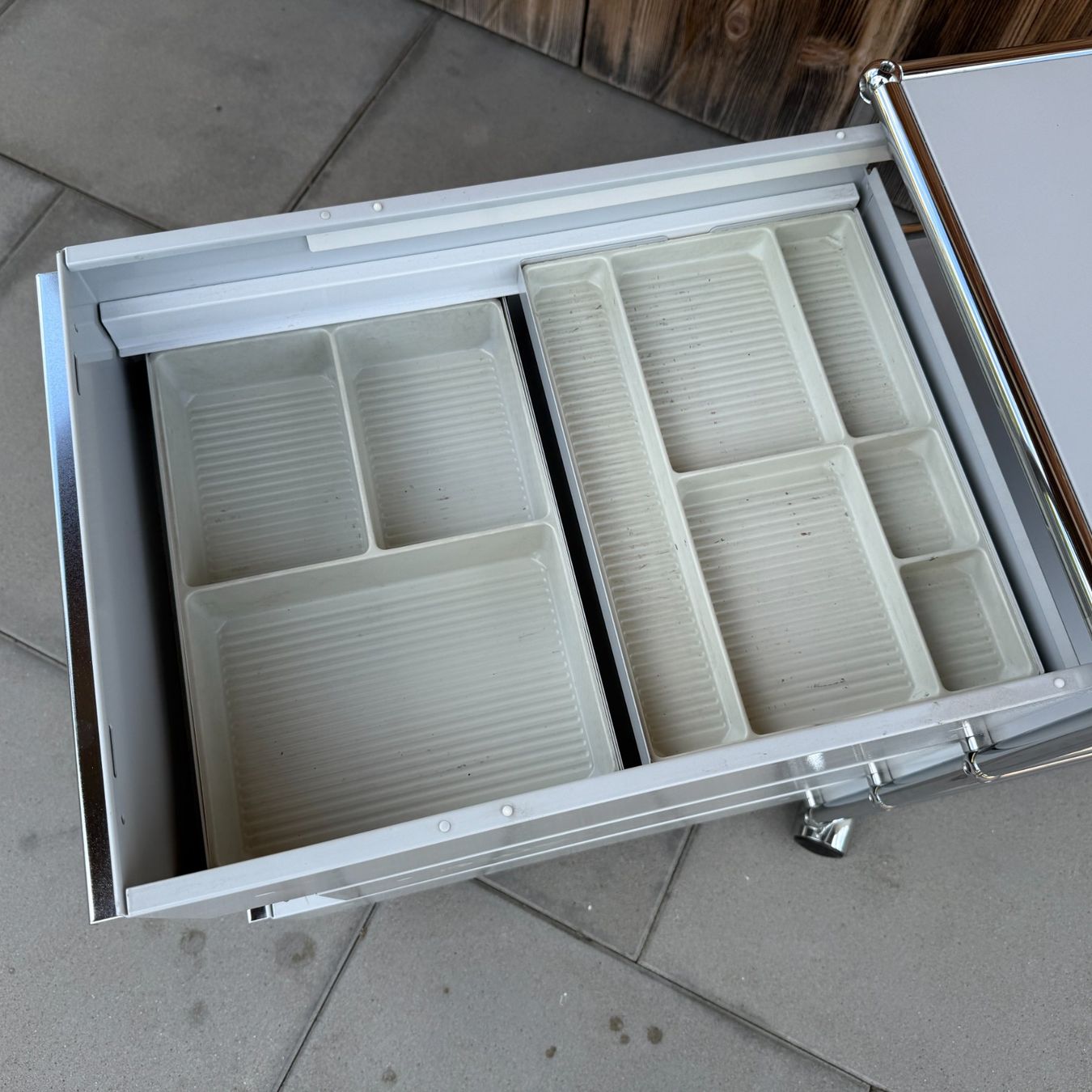 USM Banconi: USM Haller Rollcontainer Rollkorpus lichtgrau -top Zustand- – Usato da Ramsen venduto da Studio82 6