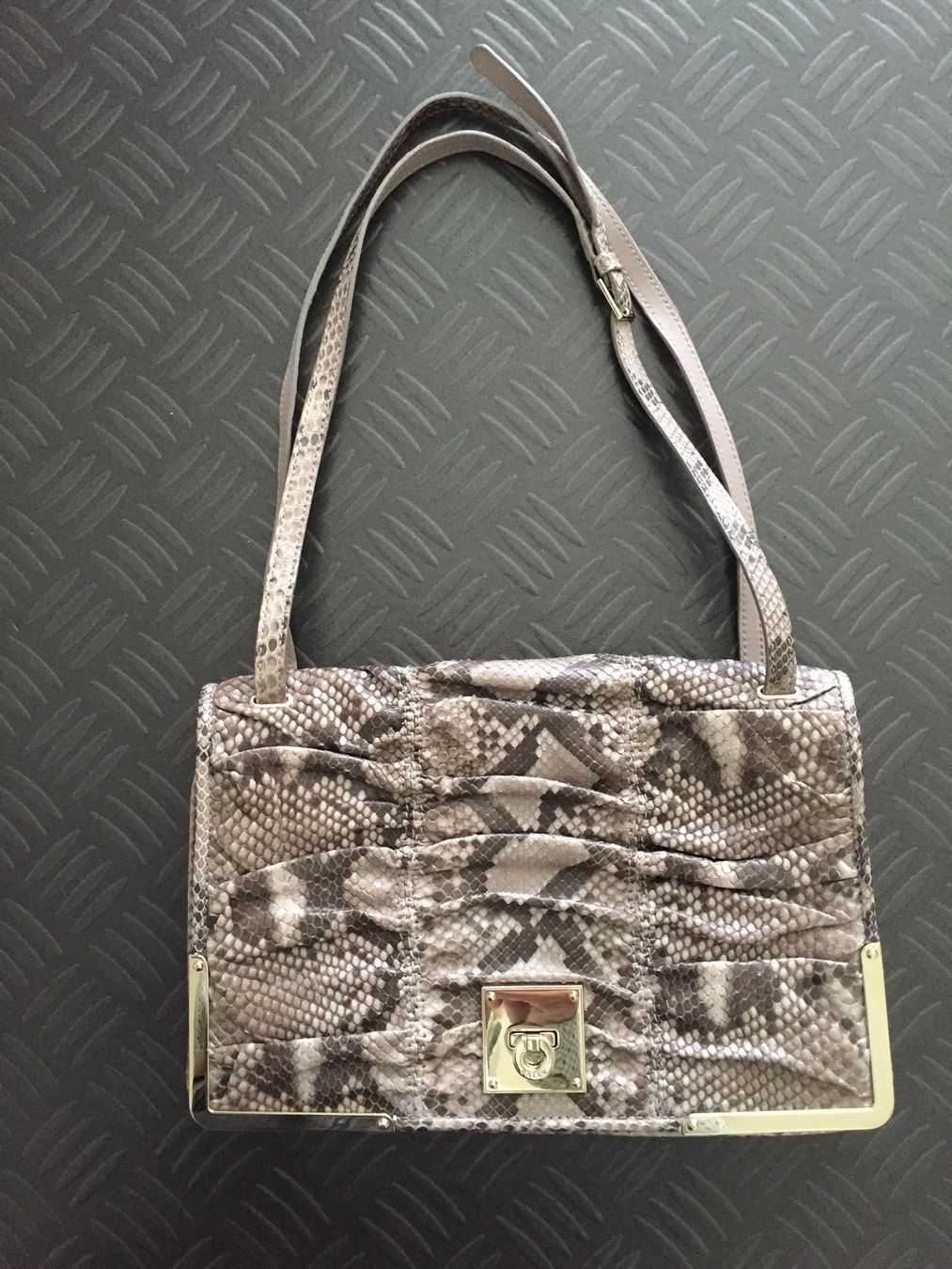 Bally Borse da donna: Bally Python Clutch – Usato da Olten venduto da Metacomet