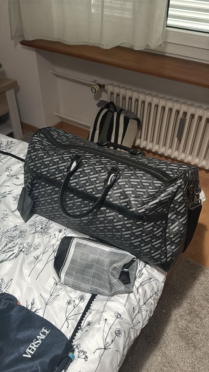 Versace Borse: Versace sac weekend la greca signature – Nuovo (secondo la descrizione) da Biel/Bienne venduto da sou_t9dm 5