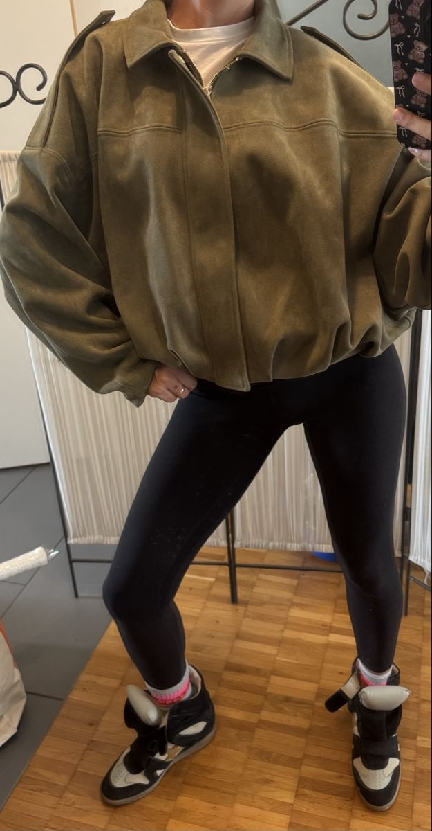 Zara Jacken: Zara Bomberjacke – Gebraucht aus Obfelden von cesarina10 2