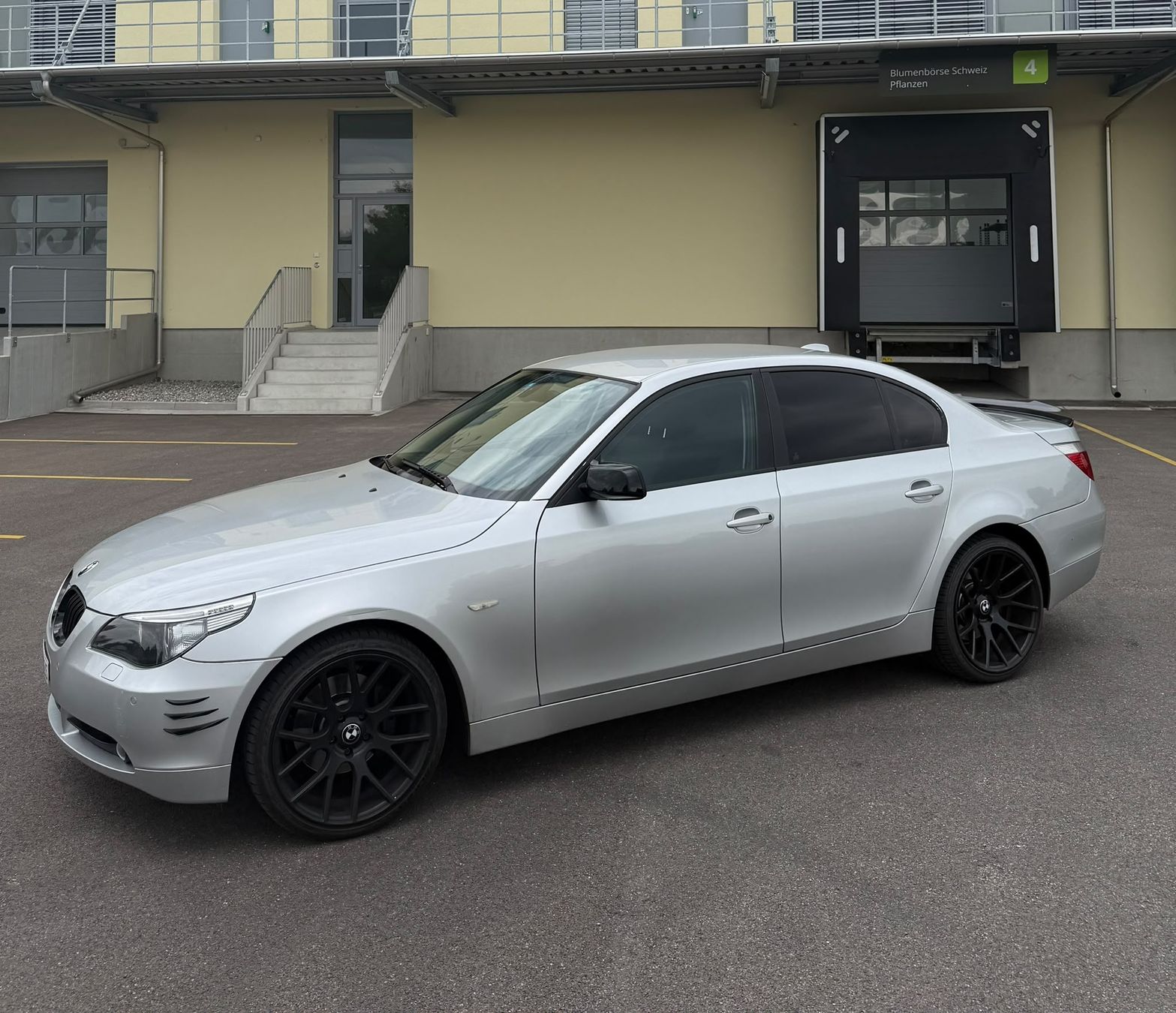 BMW Autos: BMW E60 520i – D'occasion à Zürich par P.E.77
