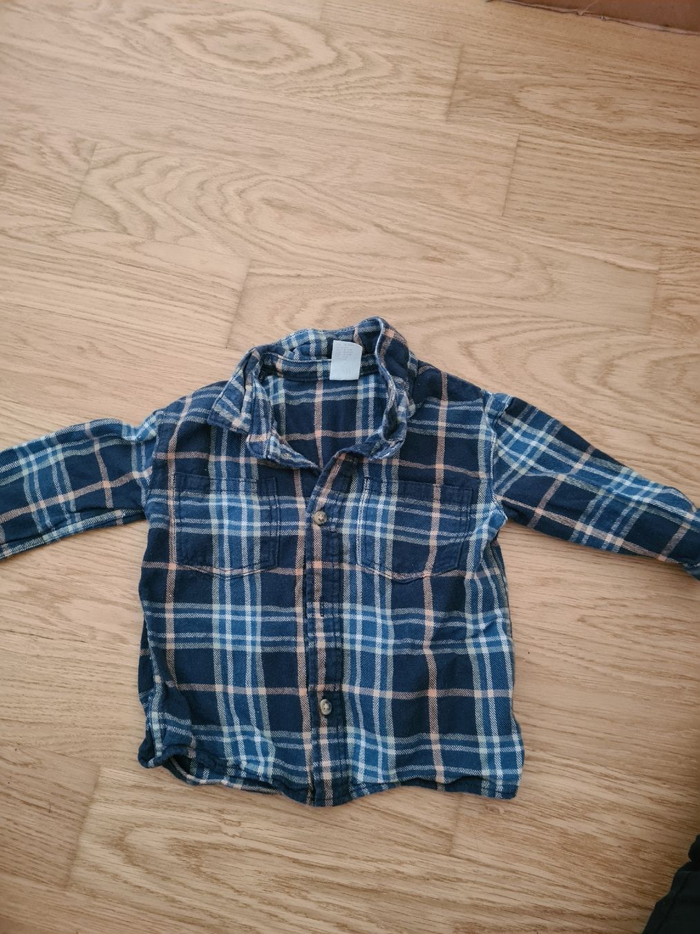 H&M Chemises, T-shirts & Polos: Kinderhemd Karo blau Grösse 68  – D'occasion à Horw par Mirii91 1