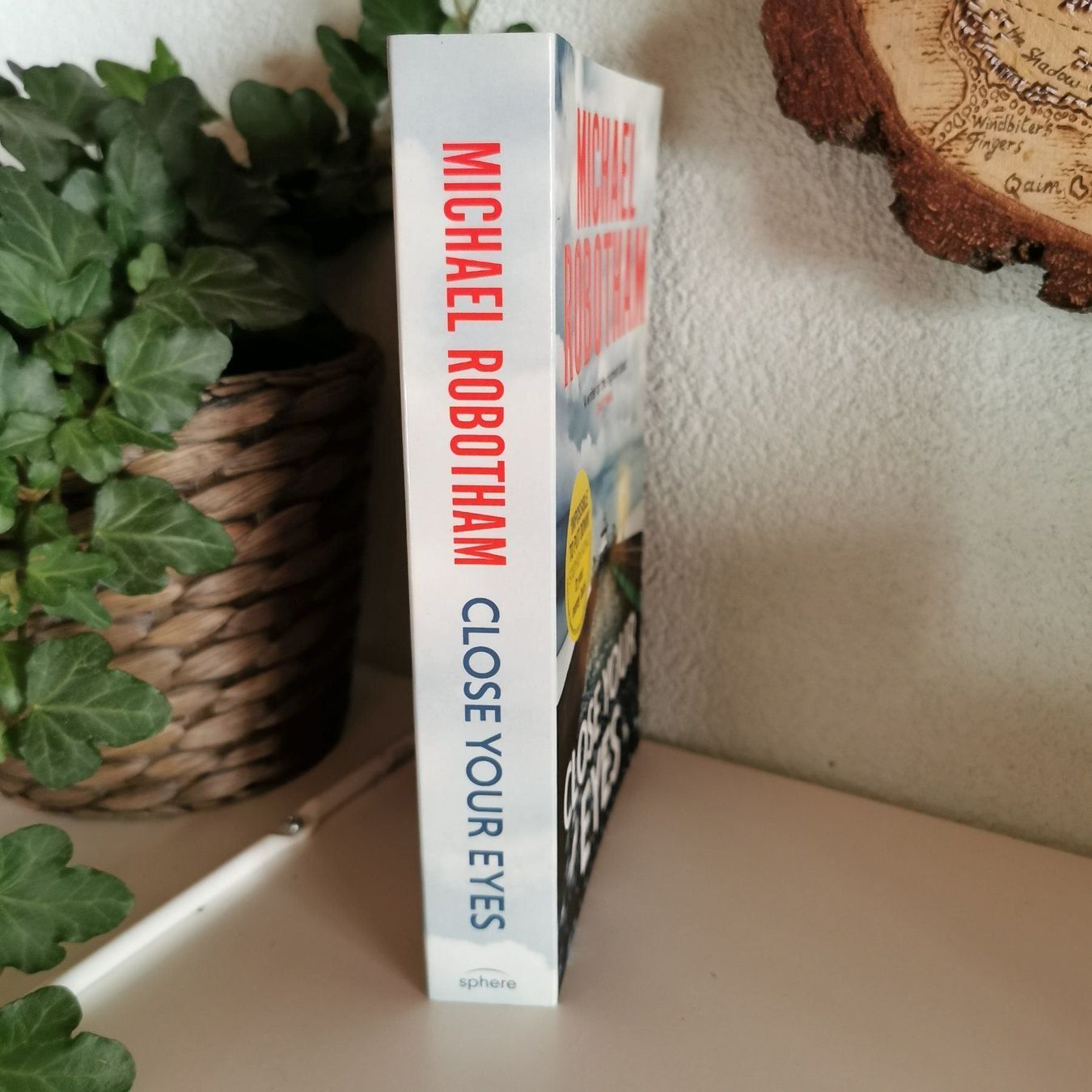 Bücher: Close Your Eyes - Michael Robotham – Neu (gemäss Beschreibung) aus Veytaux von lelivreouvert 1