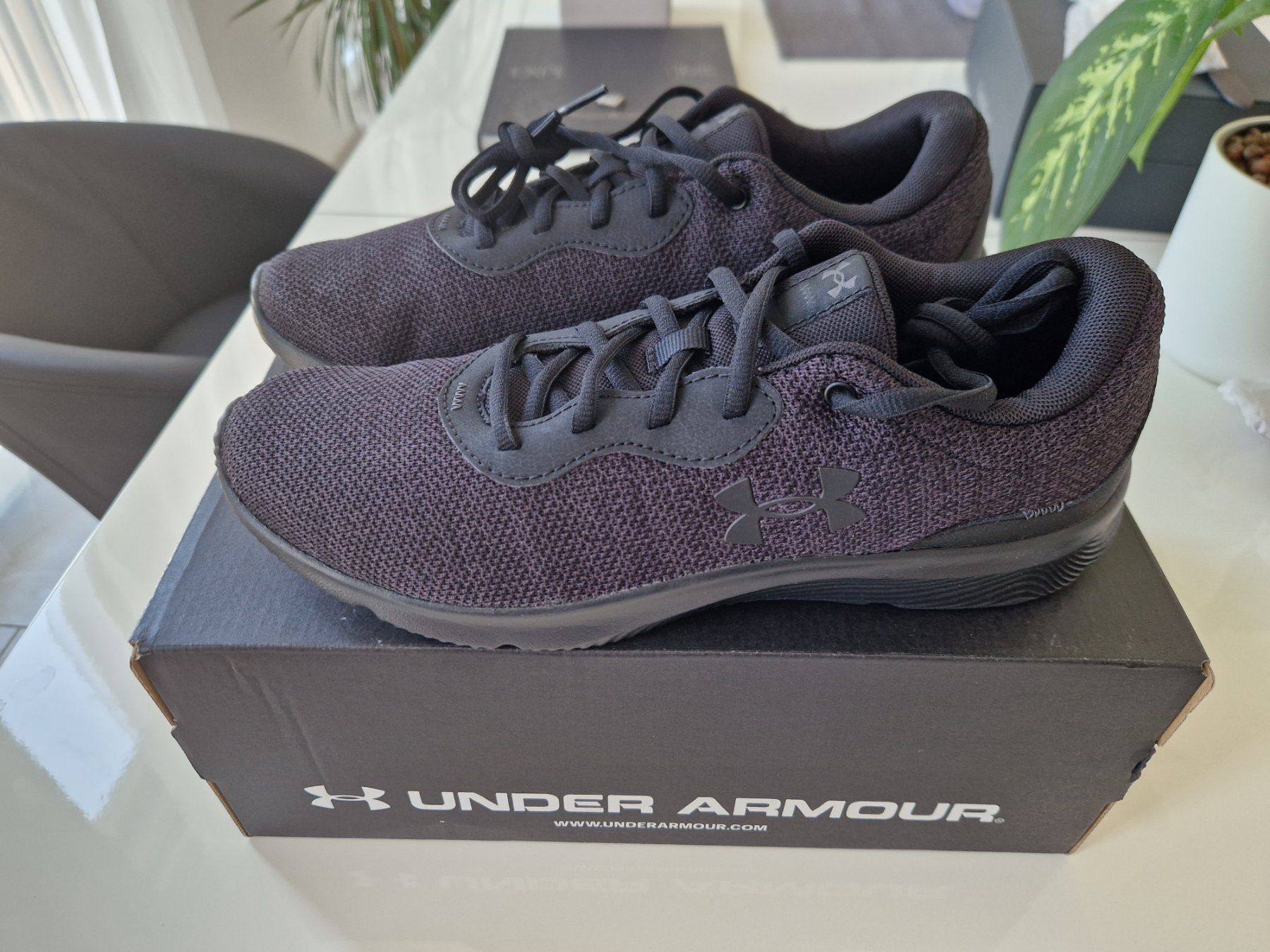 Scarpe da uomo: Under Armour Schuhe (Gr. 42) – Nuovo e nell'imballaggio originale da Wallisellen venduto da LaszloCH 2