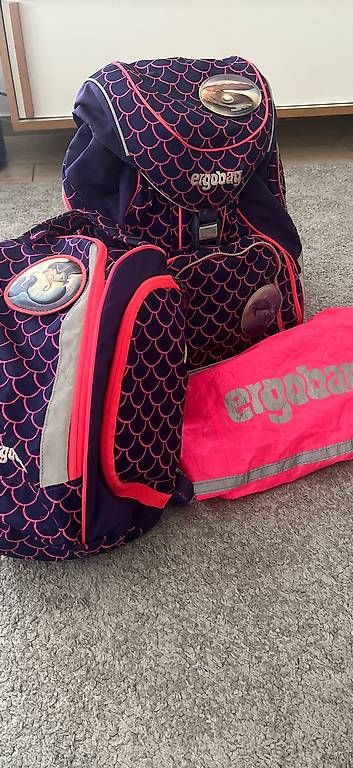 Ergobag Zaini: Ergobag Schulthek mit Zubehör – Usato da Amriswil venduto da takeoff99