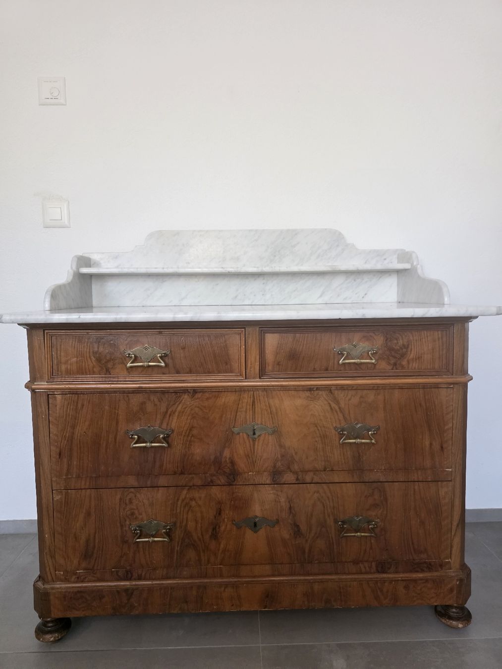 Cassettiere: Antike Kommode Holz mit Marmorplatte  – Usato da Rothrist venduto da rsu_96pl