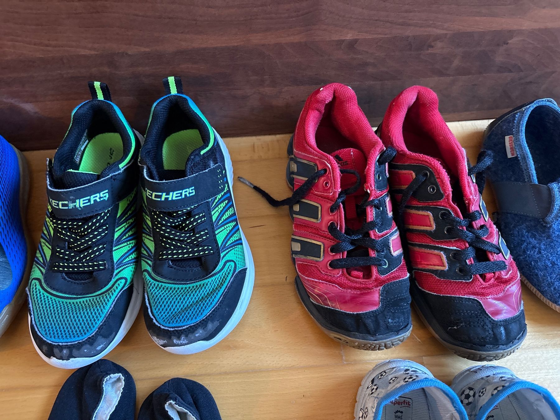 Schuhe für Jungen: Schuhpaket gr 31-35 – Gebraucht aus Effretikon von MarthaK. 2