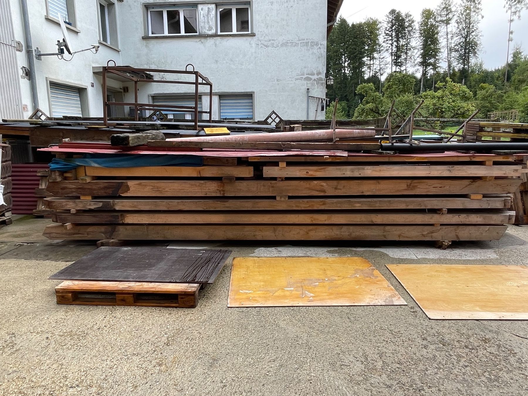 Articoli in legno: CHARPENTE EN SAPIN – Usato da Peney-le-Jorat venduto da V70r0
