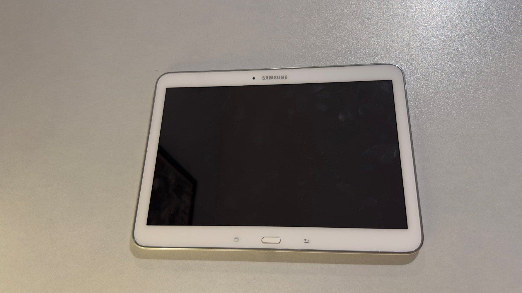 Samsung Tablettes PC: Samsung Galaxy Tab 4 avec clavier – D'occasion à Givisiez par seller07