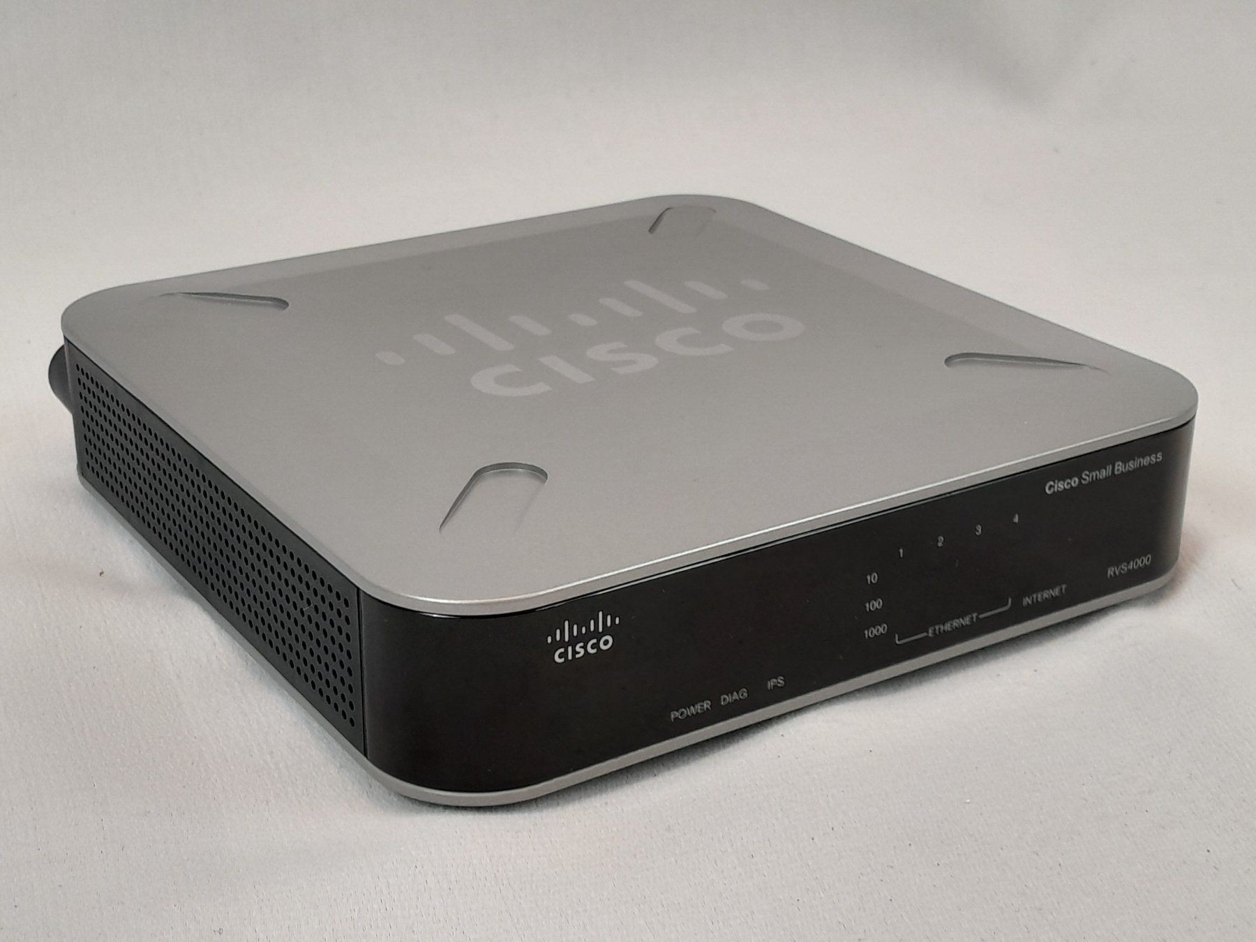 Cisco Modems & Routeurs: CISCO RVS4000 4 - Port Gigabit Security Router – D'occasion à Richterswil par Restwert_Richterswil 1