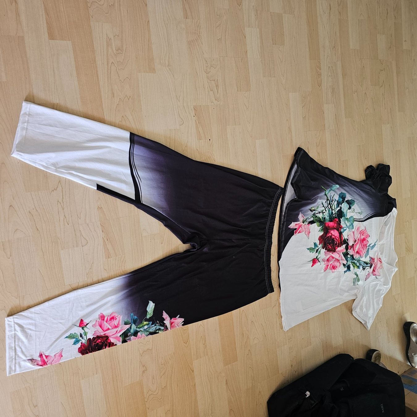 Lotti di vestiti: 2 teiler  hausanzug gr 48bis50, – Nuovo e nell'imballaggio originale da wolfhalden venduto da 46464646