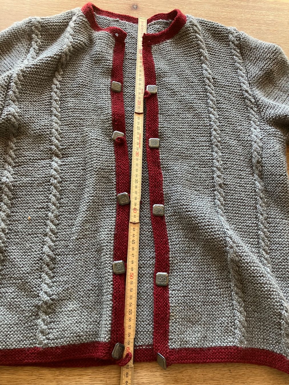 Pullover & Sweatshirts: Toggenburger Strickjacke mit Silberknöpfe – Gebraucht aus Waldstatt von breitaxt 1