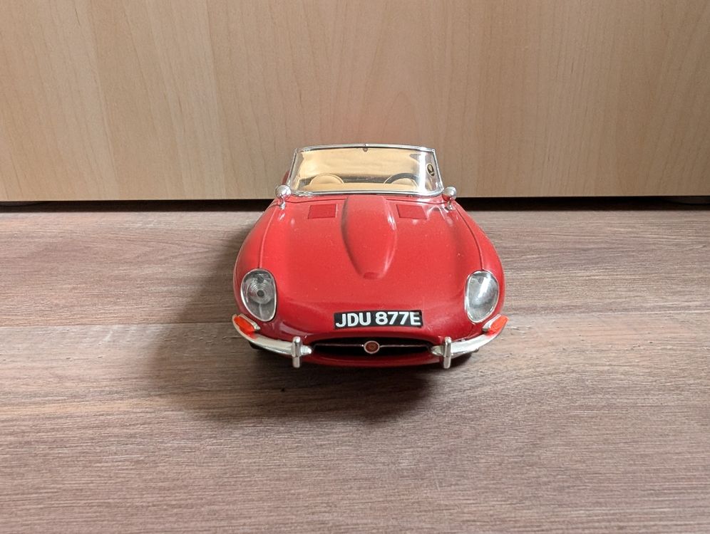 Figurine Voiture Jaguar Type E 1961 - échelle 1/18 - Burago - Cabriolet - Occasion Avec Défauts