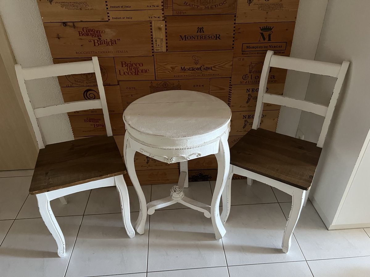 Set di tavolo e panche: Shabby Chic Set, Tisch und 2 Stühle – Usato da Ruswil venduto da meg_7c6v