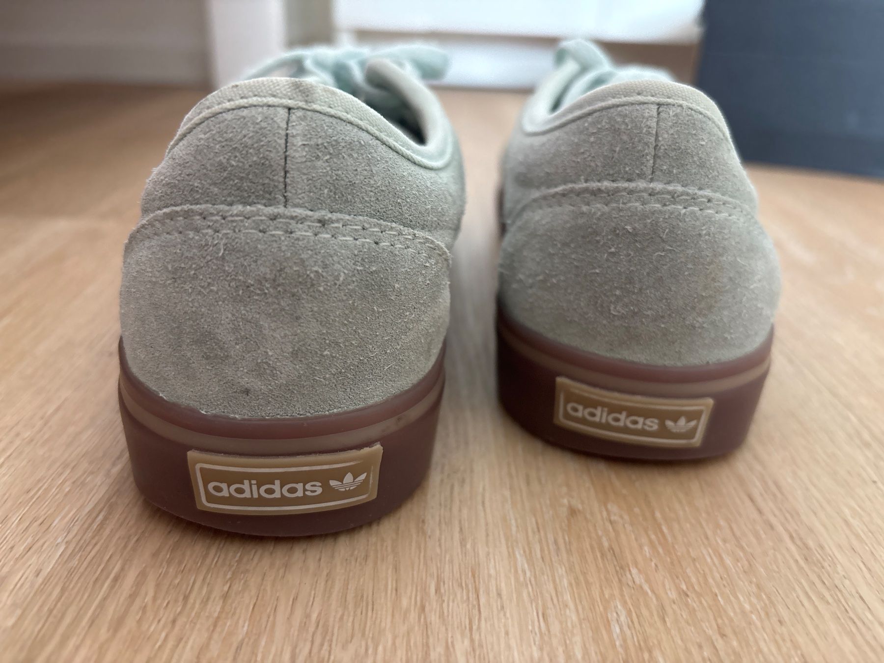 Adidas Scarpe da donna: Adidas Sneaker hellgrün Wildleder – Usato da Burgdorf venduto da sha_pz8x 1