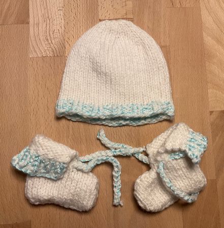 Babymütze und Schühchen - handgestrickt  - ab Geburt - NEU