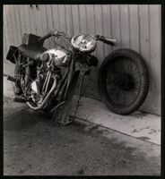 Fotografie zerstörtes BSA Motorrad nach