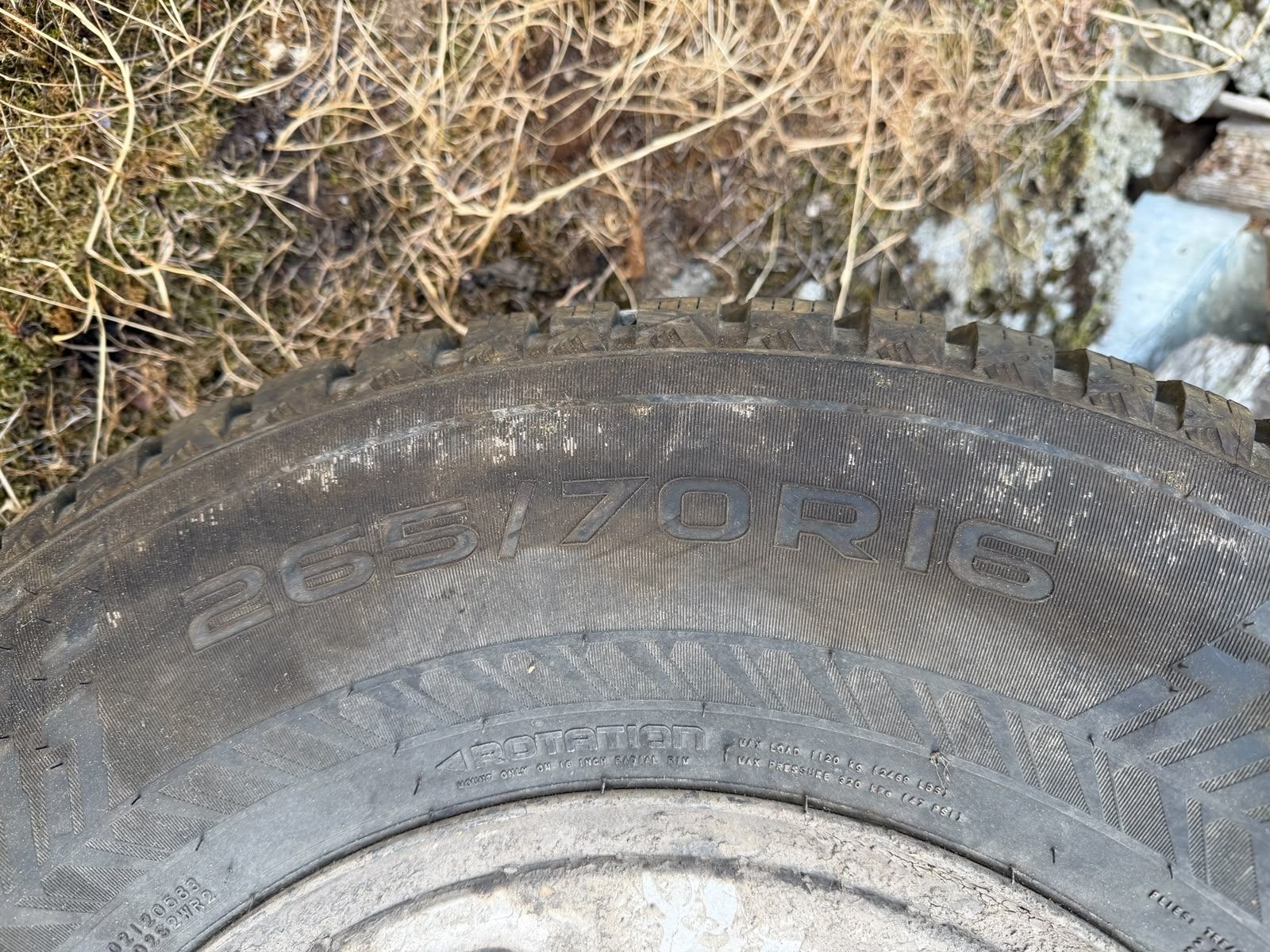 Nokian Pneumatici & Ruote complete: Pneu mit Spikes 265/70R16 – Usato da Eichberg venduto da sch_mpj6 1