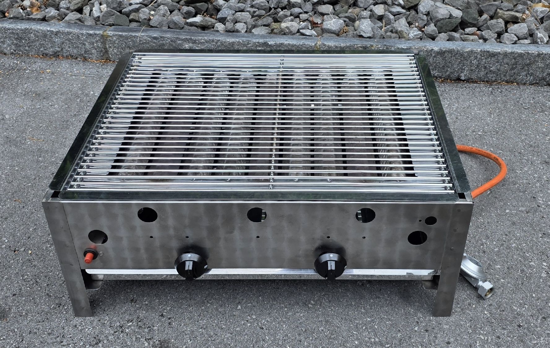 Griglie: Gasgrill + Bräter in einem, Top Zustand. – Usato da Staad SG venduto da oli7877