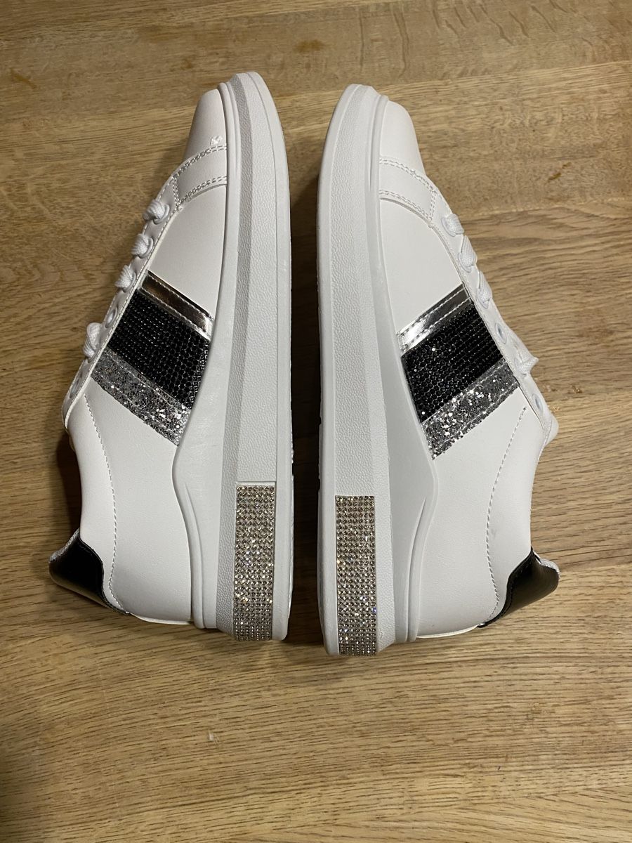 Scarpe da donna: LIQUIDATION Baskets blanches avec brillants NEUVES Taille 39 – Nuovo (secondo la descrizione) da Genève venduto da pilarina 1