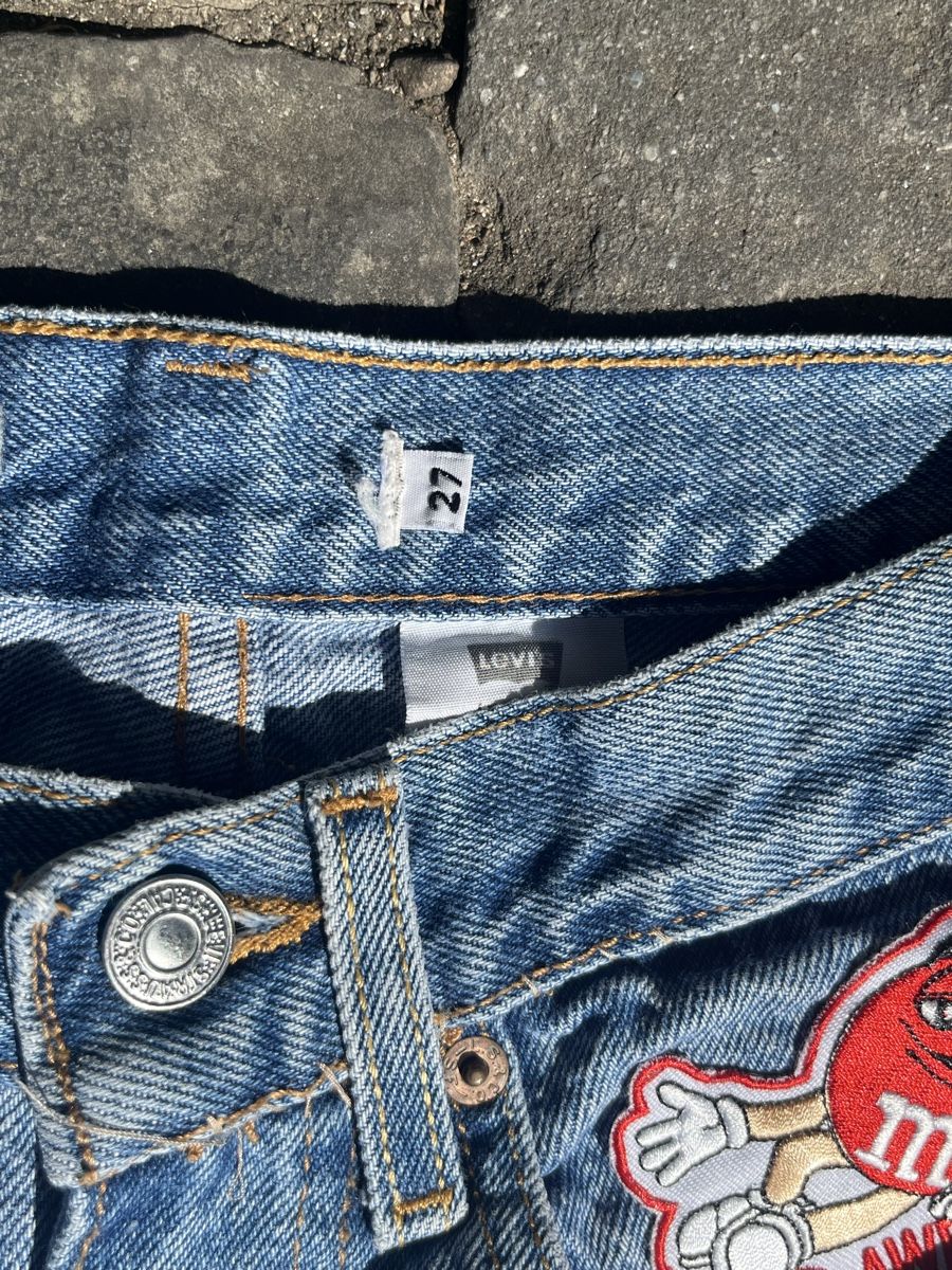 Levi's Jeans: Levis Jeans blau mit Aufnähern gebraucht – Usato da Basel venduto da vic_mc5k 3