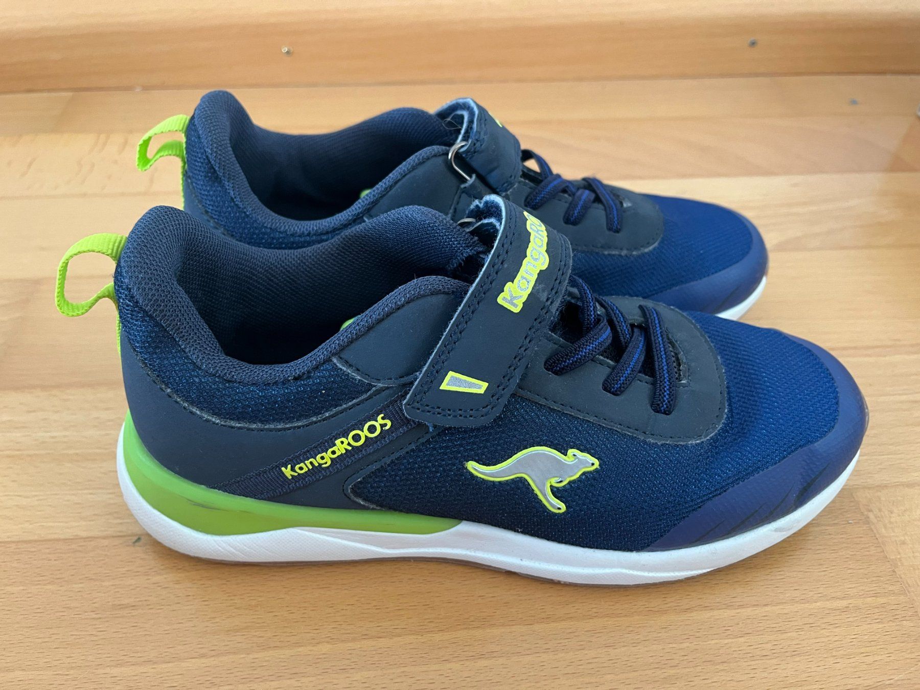 Chaussures garçon: KangaROOS Hallenschuhe Jungen Grösse 35 – D'occasion à Muttenz par Juvenile33