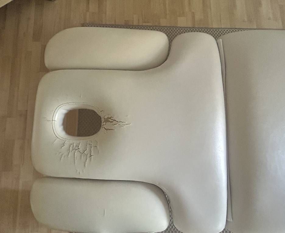 Fauteuils de soin: Elektrische Massage- / Therapieliege – D'occasion à Liebefeld par Sigusa 2