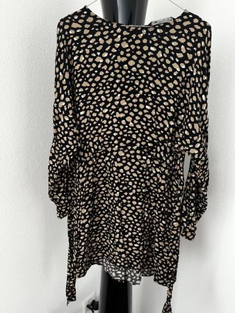 Kleid beige/weiss/schwarz Gr. M von Zara