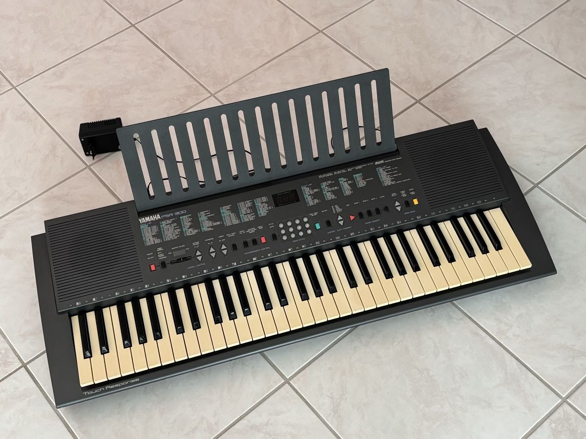 Yamaha Strumenti musicali: Keyboard Yamaha PSR-300 – Usato da Zufikon venduto da eskilt