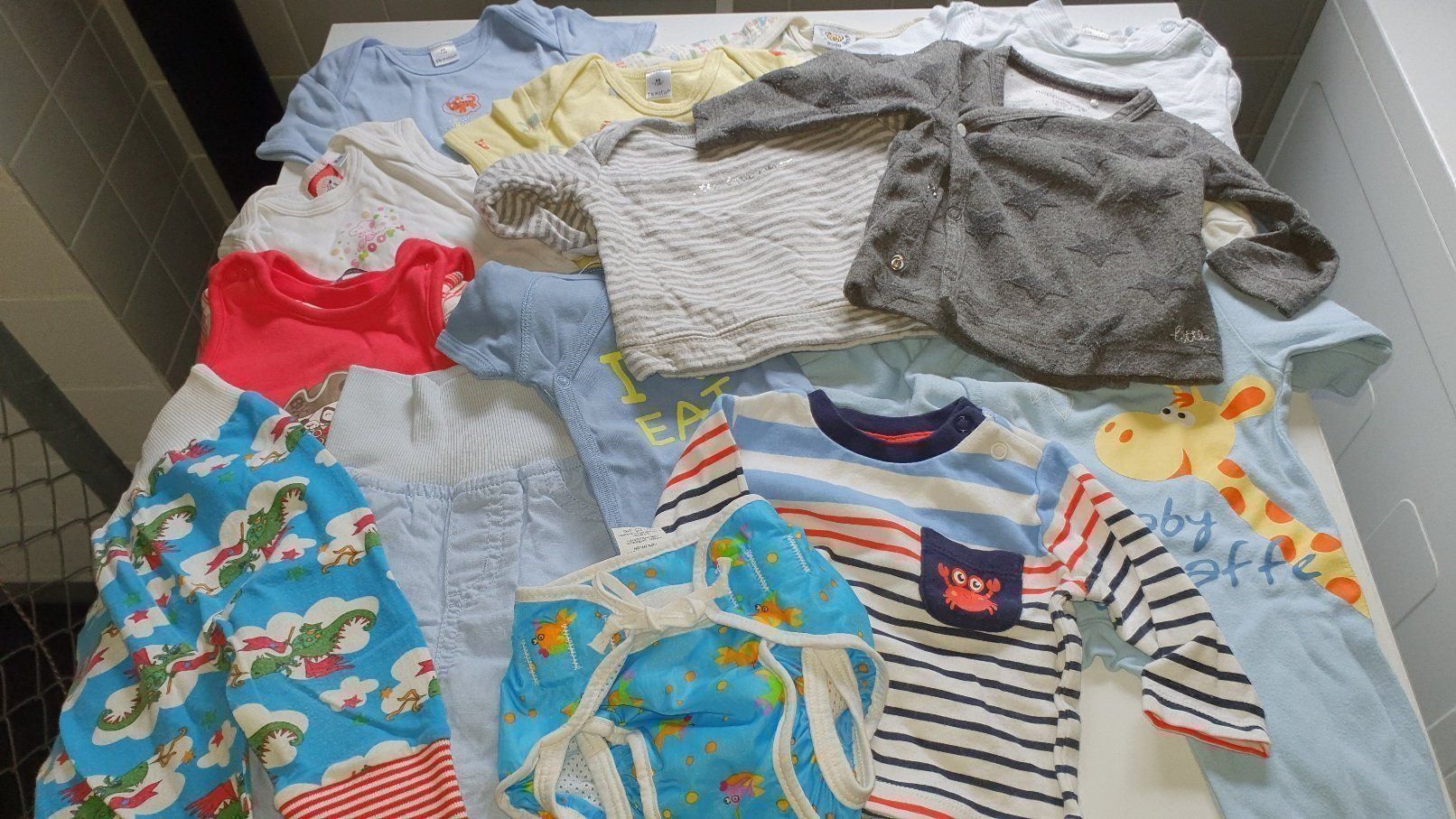 Lotti & Set di vestiti: Babykleider Grösse 56 – Usato da Luzern venduto da Silelam