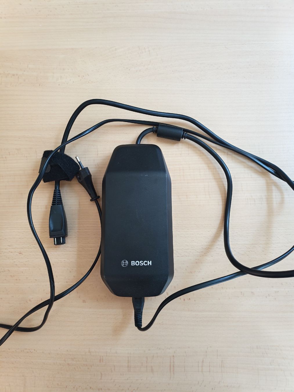 Bosch Caricabatterie: Bosch E-Bike Ladegerät, BPC3400, 4A Charger – Usato da Bern venduto da Gloeis