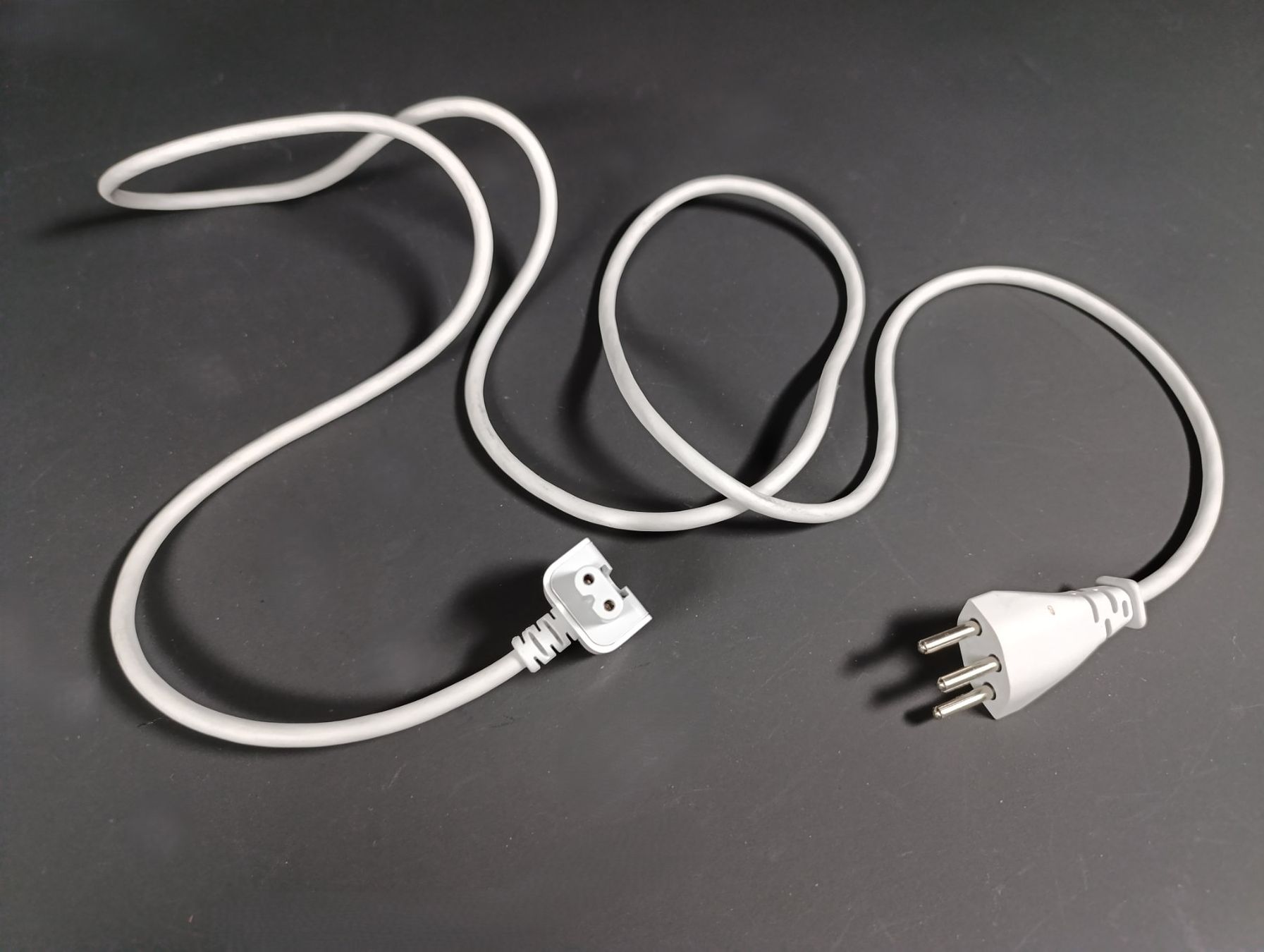 Kabel: VOLEX Câble d’extension pour secteur Apple MacBook – Gebraucht aus Thielle von Plusvalue_Neuchatel