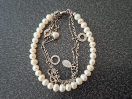 Perlen-Armband mit Silber-Anhängern, sommerlich verspielt