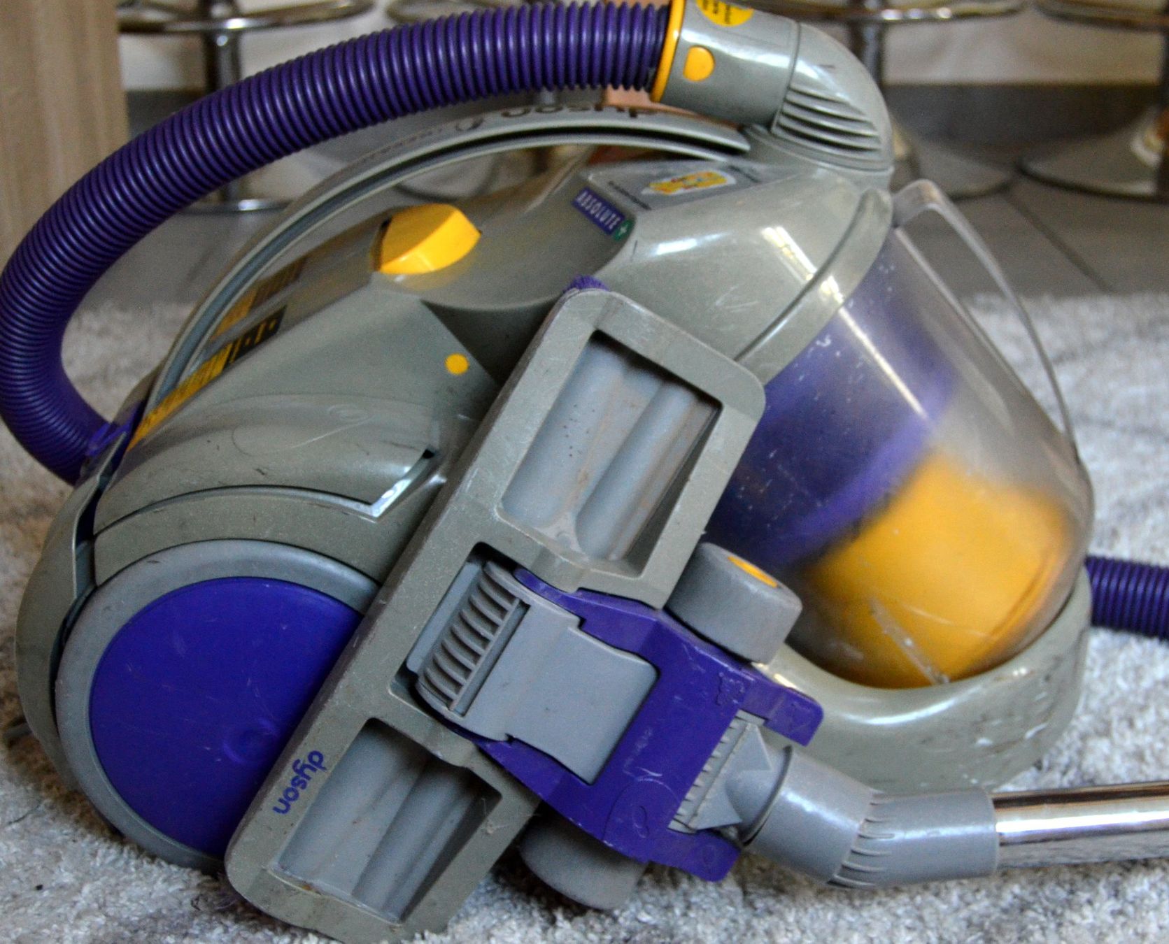 Dyson Aspirapolveri & Accessori: Dyson DC02 Staubsauger aspirateur – Usato da Collonges venduto da arashee 1