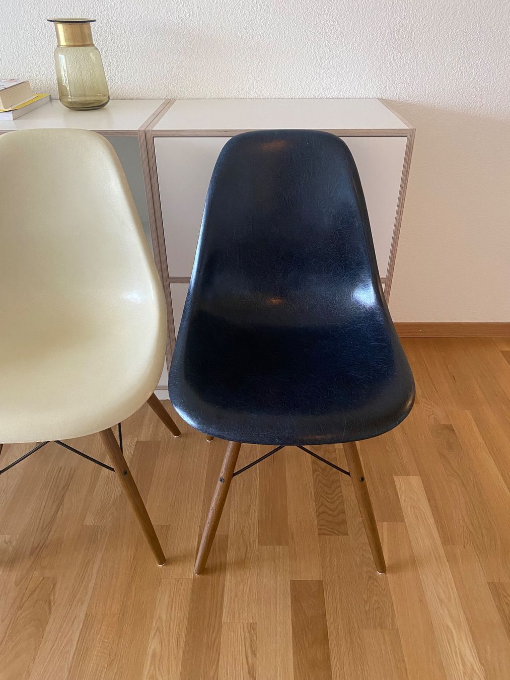 Eames Sedie: Vitra Eames Herman Miller Sidechair Navy – Usato da Thalwil venduto da Catha10 1