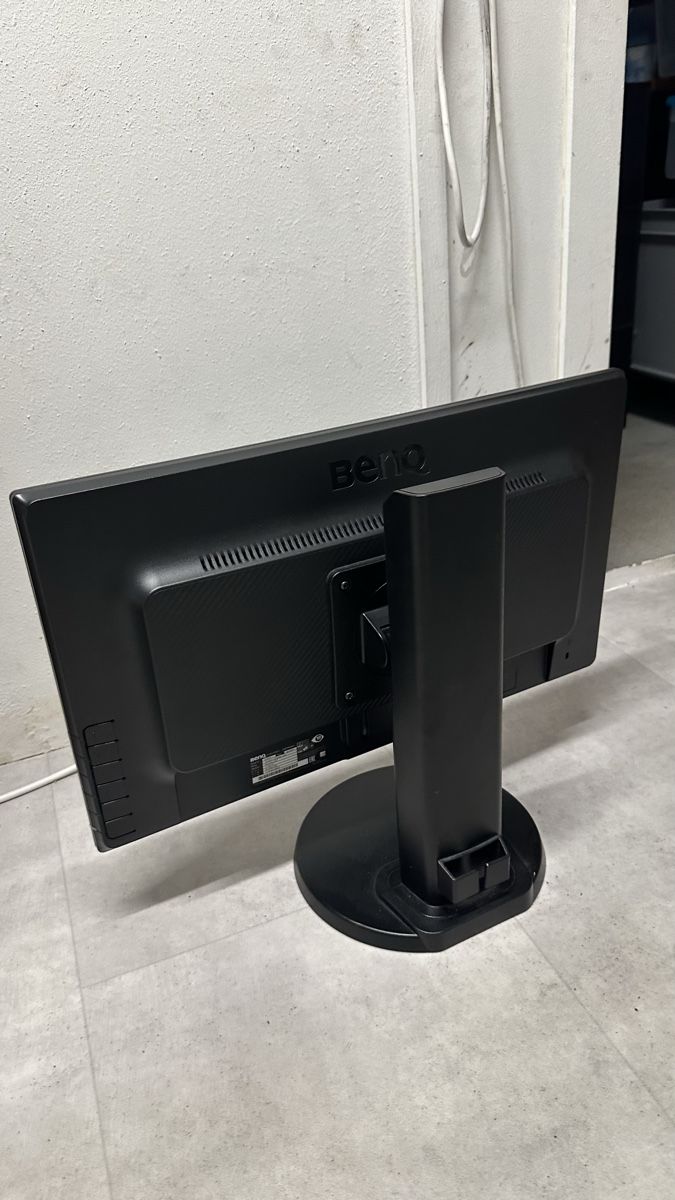 Ecrans: Monitor  – D'occasion à Unterägeri par elsenero 1