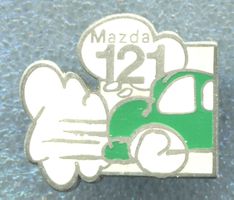Mazda 121  grün