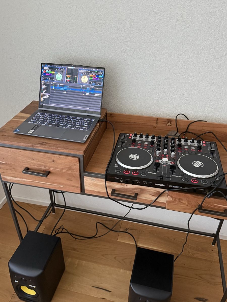 Console di mixaggio: DJ Controller Serato Mixtrack Platinum mit Boxen – Usato da Burgdorf venduto da flo_9yrl 1