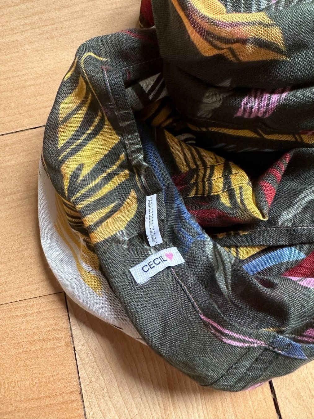 Cecil Foulard & Sciarpe: CECIL - Loop Schlauchschal bunt gemustert – Usato da Zürich venduto da Diazaio 2