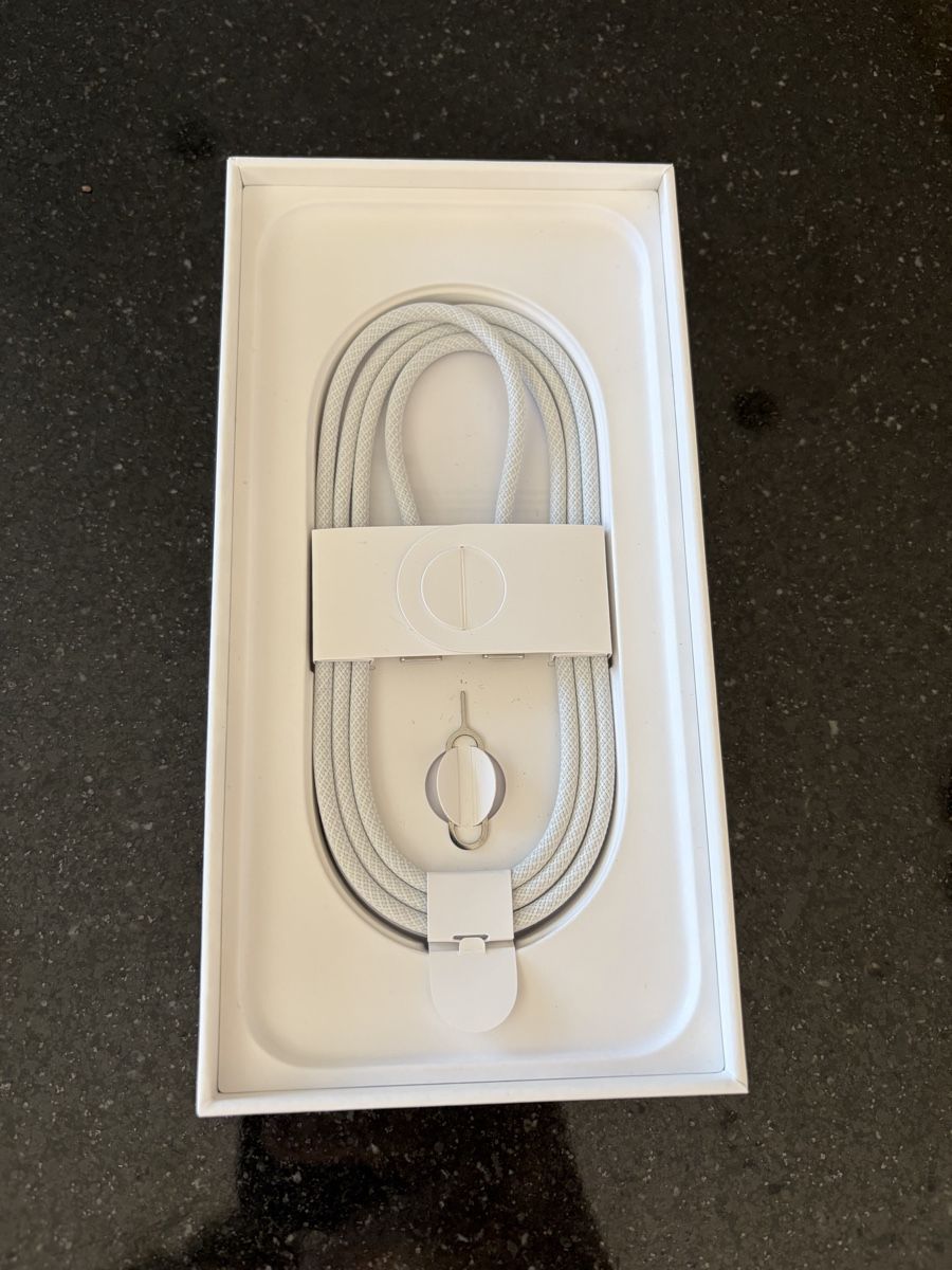 Apple Telefoni cellulari / Smartphones: iPhone 17pro Max 256GB neuf – Nuovo e nell'imballaggio originale da Châtel-St-Denis venduto da fra_frl6 2