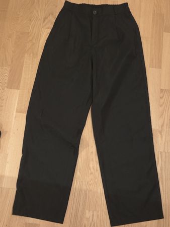 Schwarze Hose
