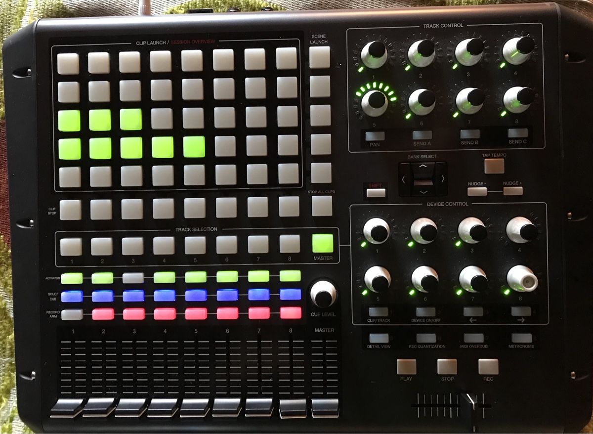 Akai Console di mixaggio: Akai APC 40 Professional – Usato da Otelfingen venduto da vin_cpc7