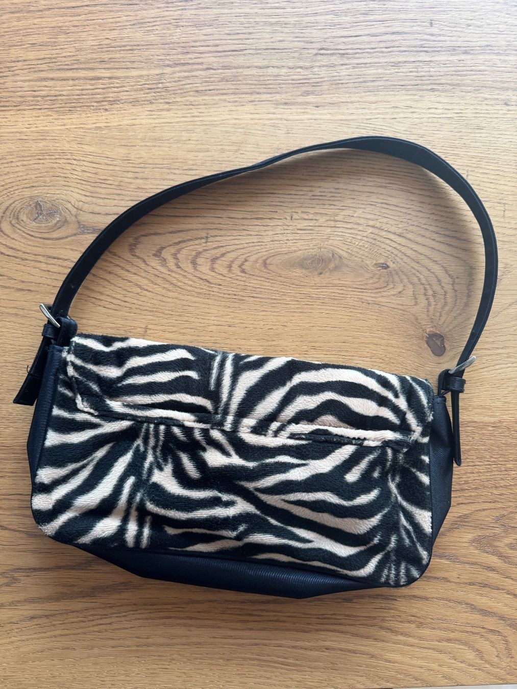 Taschen für Damen: Handtasche Zebra/Tieger muster – Gebraucht aus Wald ZH von _seraina 1