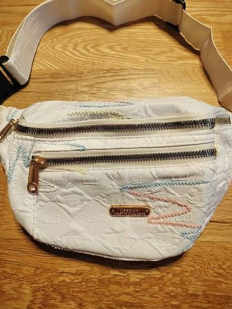 Bauch- Gürteltasche weiss-design/neu