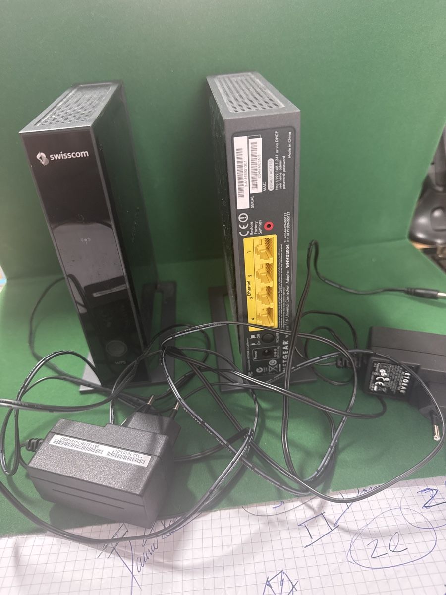 Netgear Modem & Router: 2x NETGEAR Router  Wlan – Usato da Savognin venduto da sinergy007