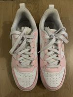 Nike Sneakers (Grösse 40) – sehr guter Zustand 🌸