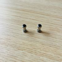 Ohrstecker Plug mit schwarzem Glasstein